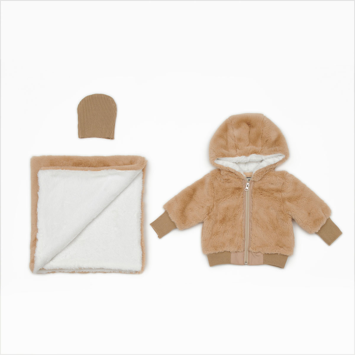 צילום בגדים בשיטת flat lay