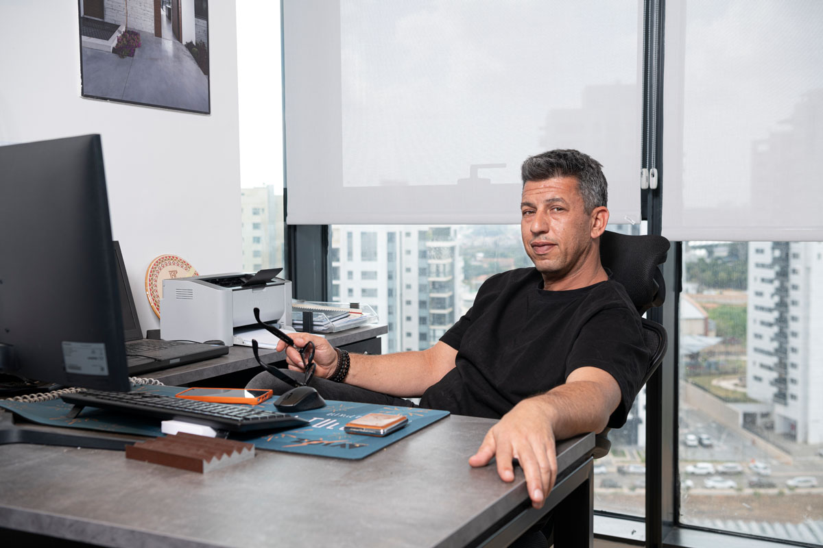 צילום פורטרט עסקי במשרד