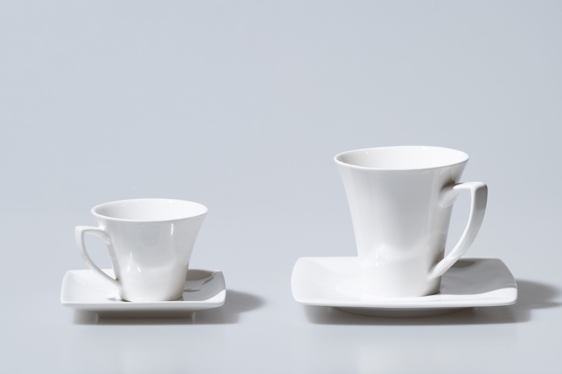 צילום כוסות חרס לבנים 