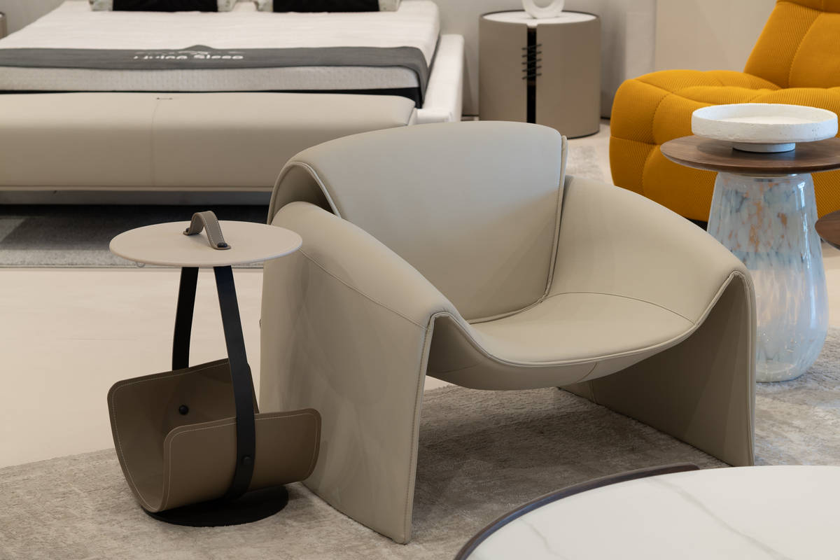 צילום כורסא בחנות