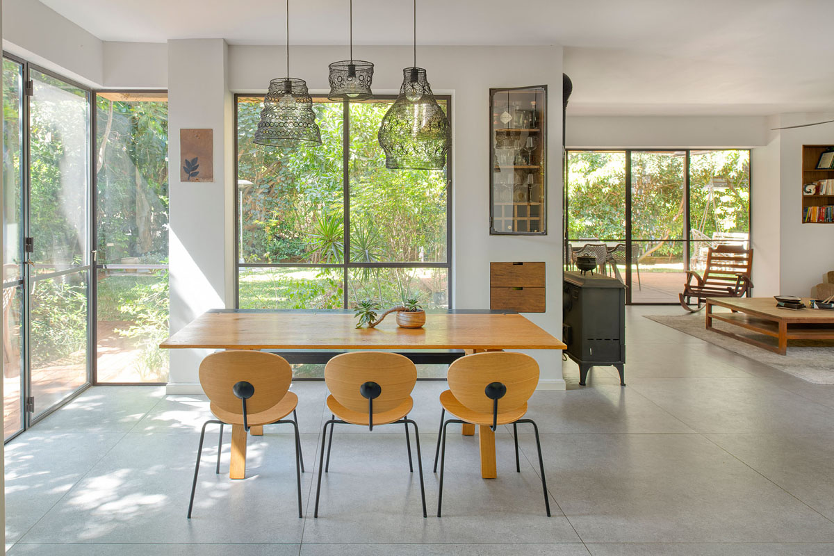 צילום שולחן בפינת אוכל ורהיטים נוספים