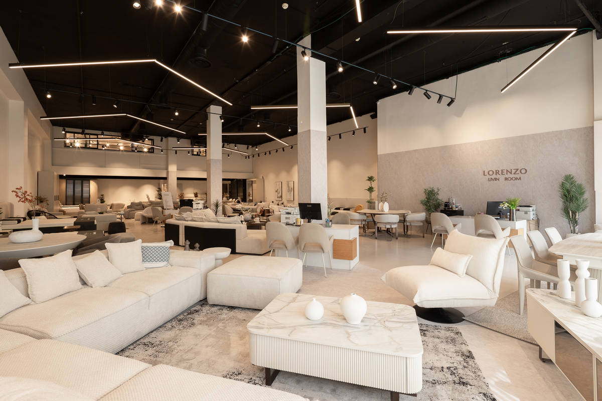 צילום אלכסוני בחנות רהיטים