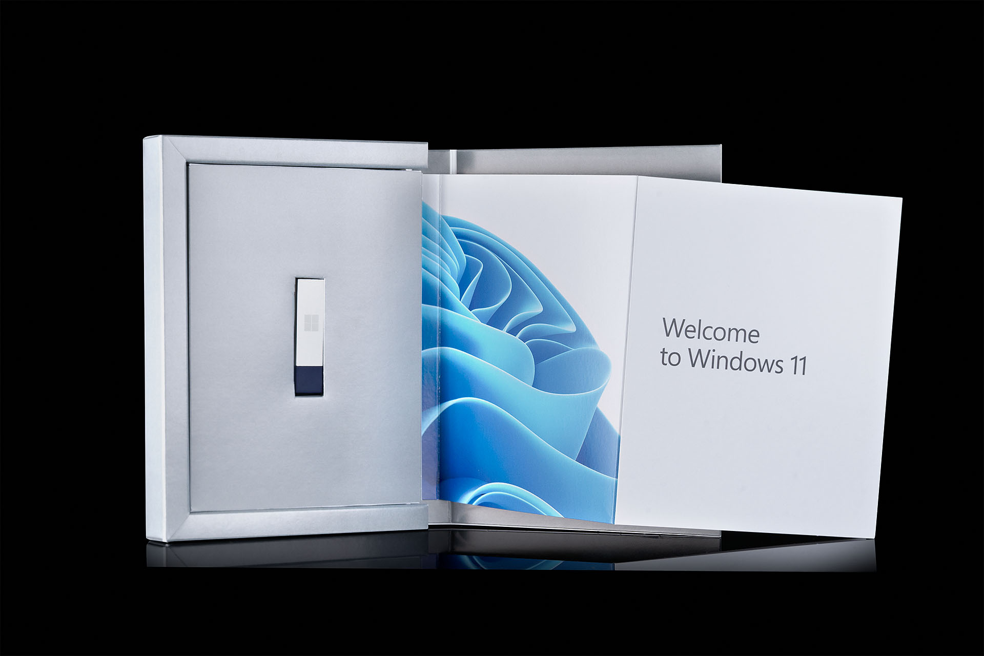 צילום מארז של מוצר על רקע שחור