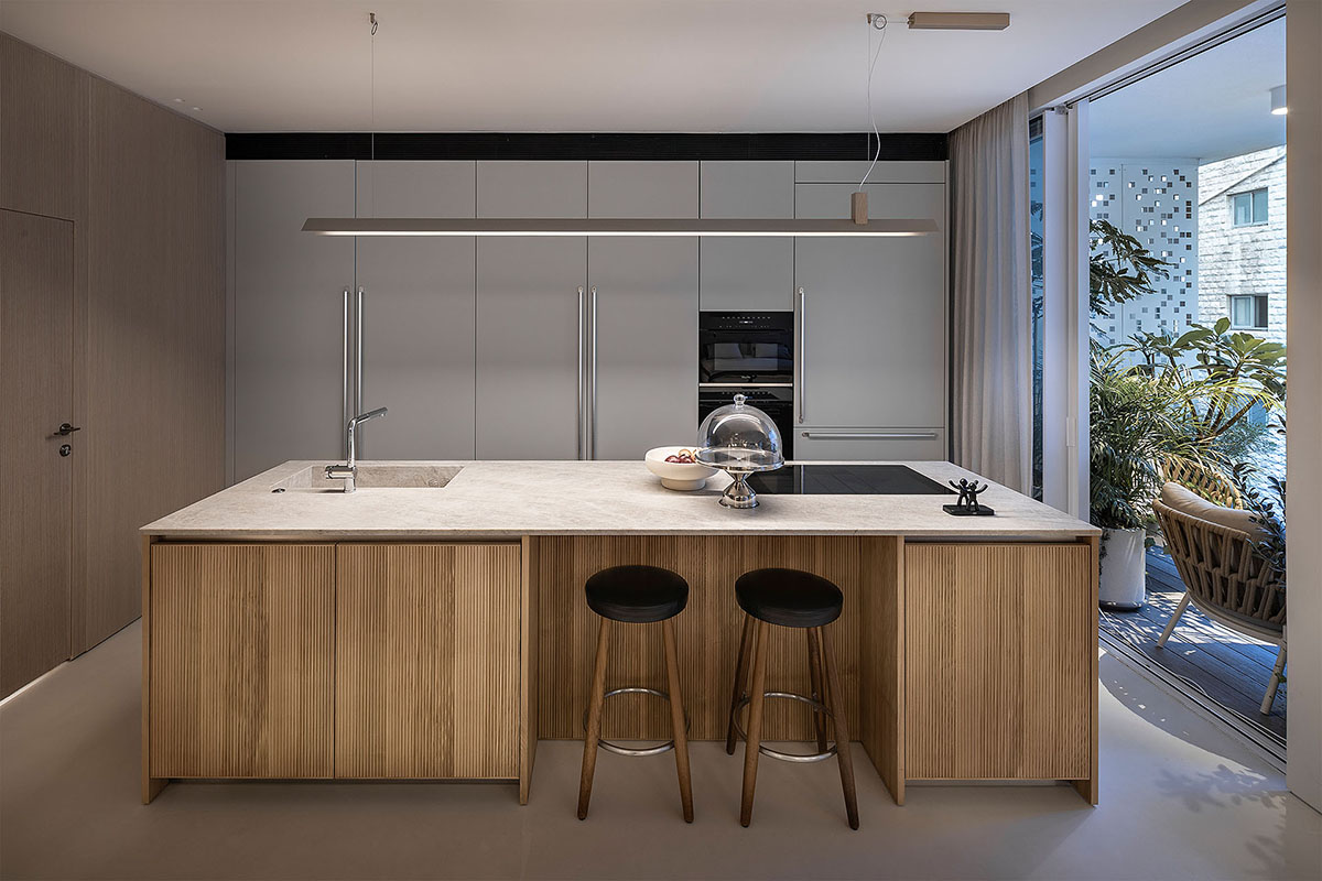 צילום גוף תאורה בתוך חלל מעוצב