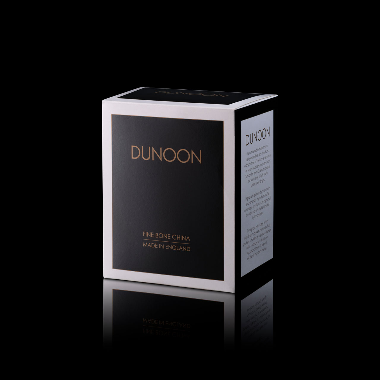 צילום אריזה של מוצר על רקע שחור