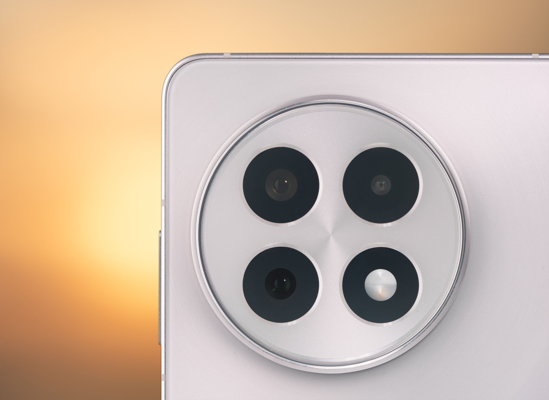 צילום מצלמות של טלפון נייד של מצלמות על רקע של שקיעה