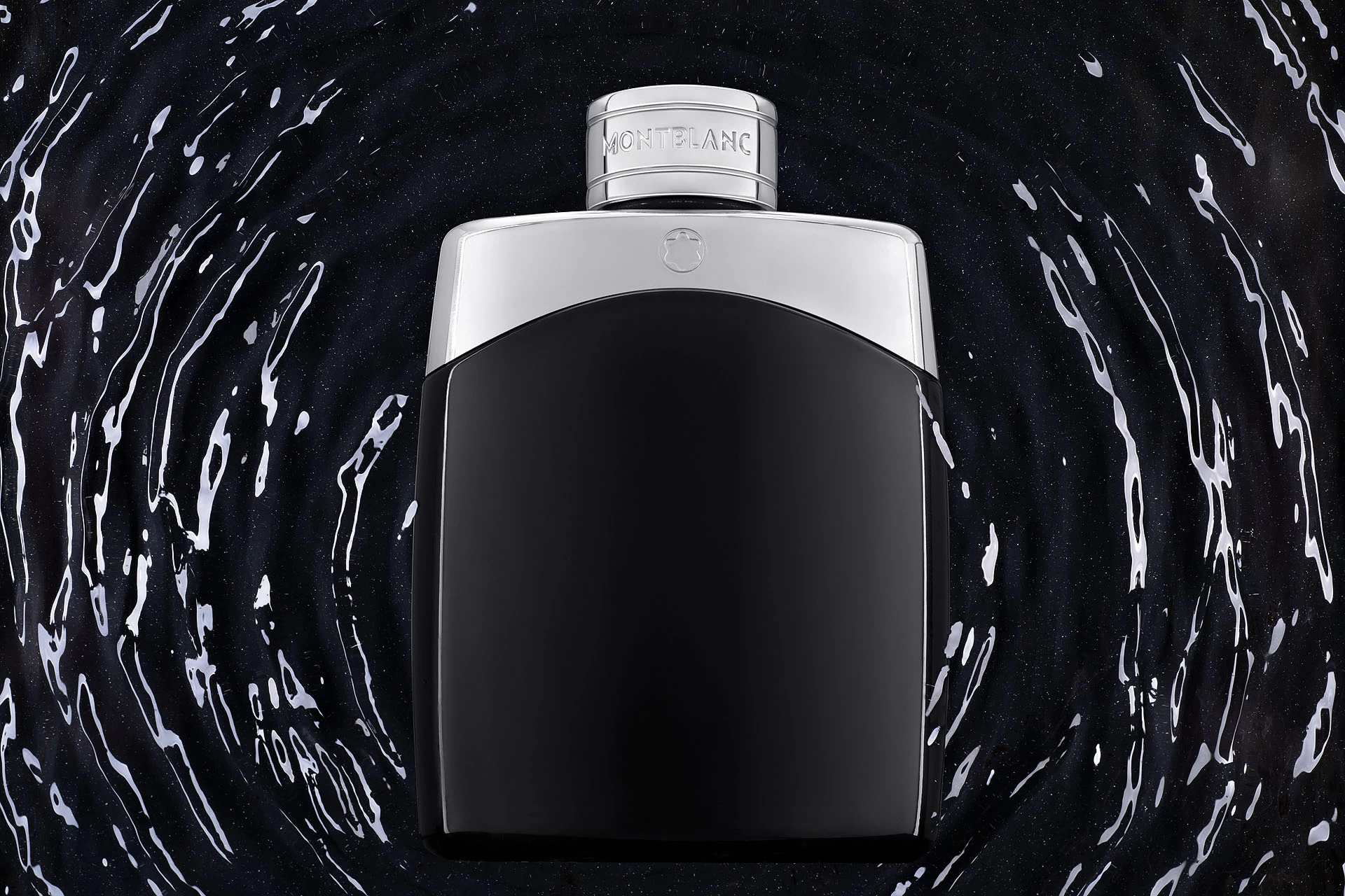 צילום מוצר בסטודיו לצילום -בושם עם שילוב מים בתנועה