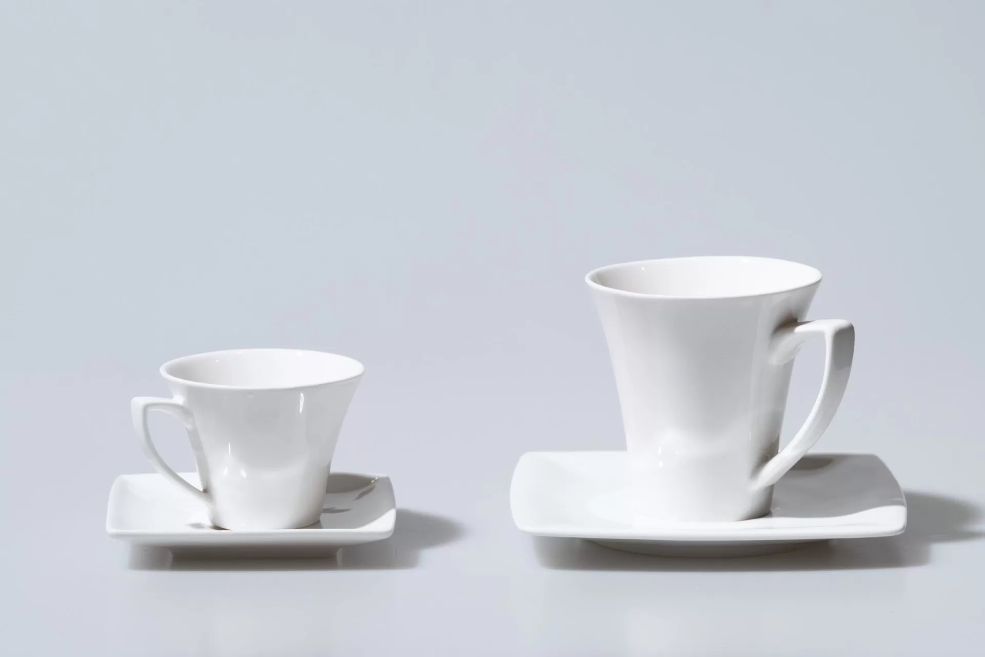 צילום כוסות חרס לבנים