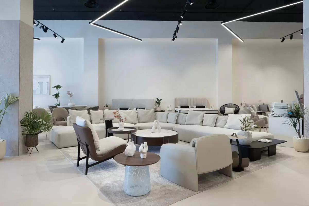 צילום חזיתי בחנות רהיטים