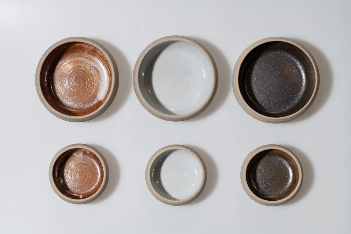 צילום קומפוזיציה של קערות בתמונה אחת המשמש כתמונת שער לקטגוריה של קערות