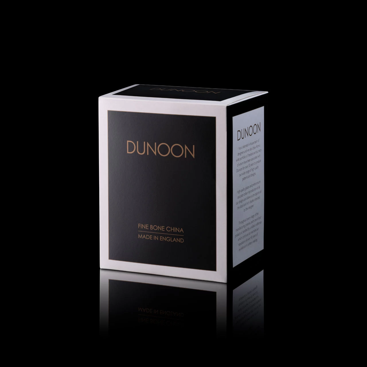 צילום אריזה של מוצר על רקע שחור