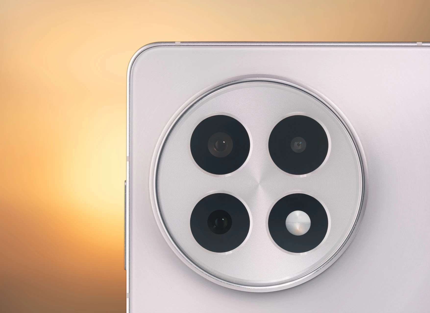 צילום מצלמות של טלפון נייד של מצלמות על רקע של שקיעה